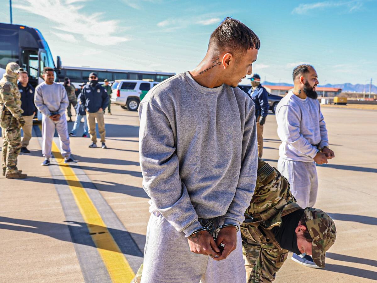 No se puede vincular personas a grupo criminal por tatuajes: hermana venezolano enviado a Guantánamo