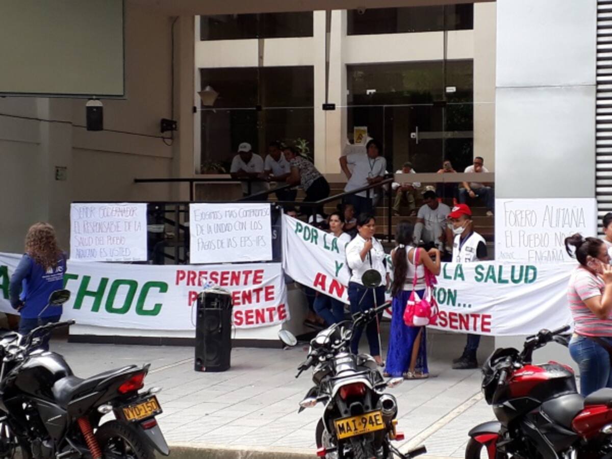 Empleados se tomada las instalaciones de la Unidad Administrativa Especial