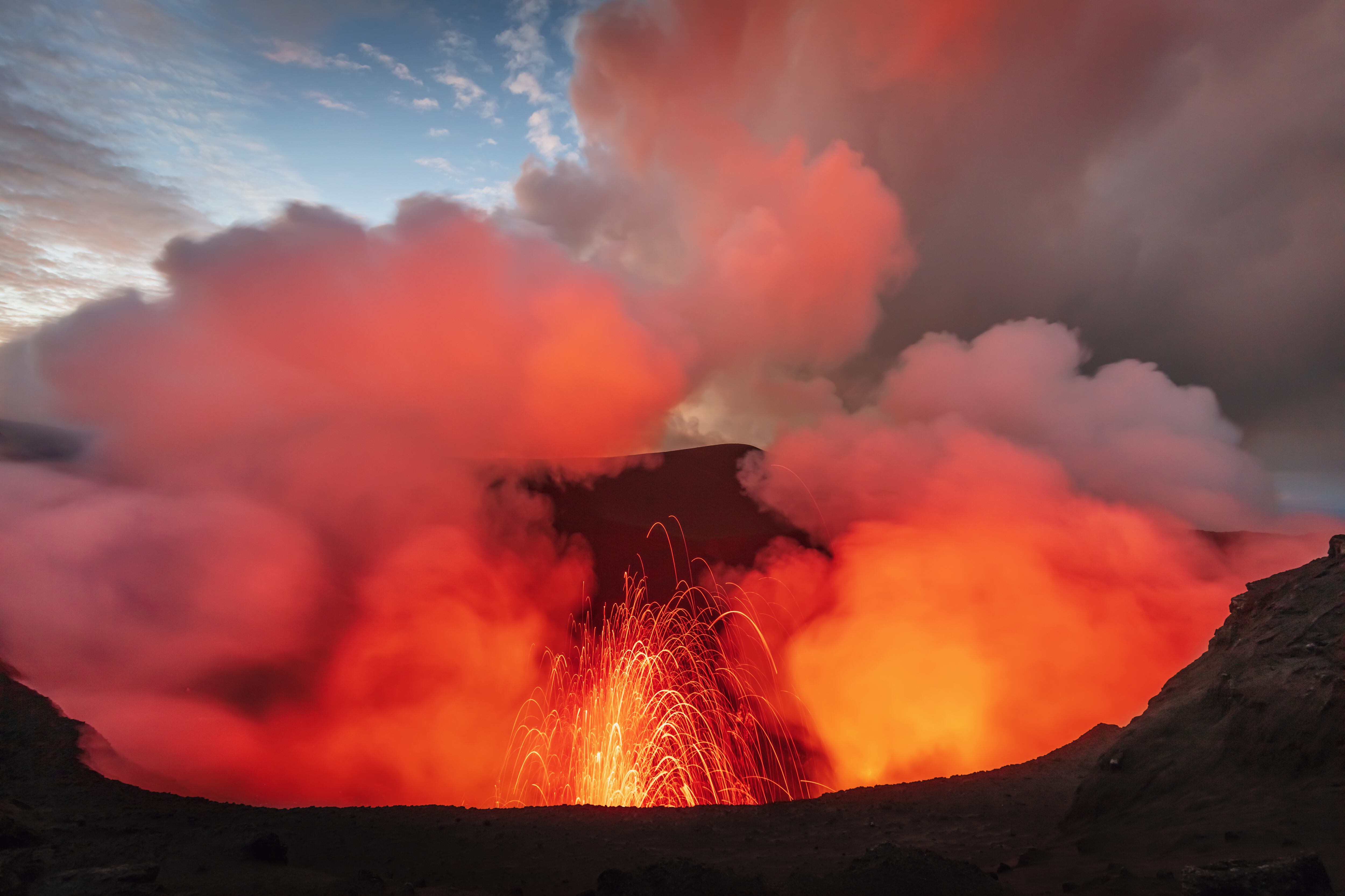 Confirman que un volcán del fin del mundo contiene un lago de lava. Foto referencia: Getty Images