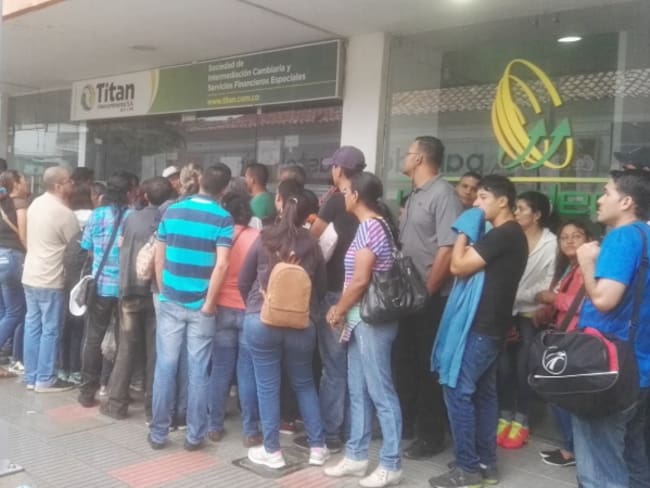 Venezolanos en casas de giros internacionales de Cúcuta