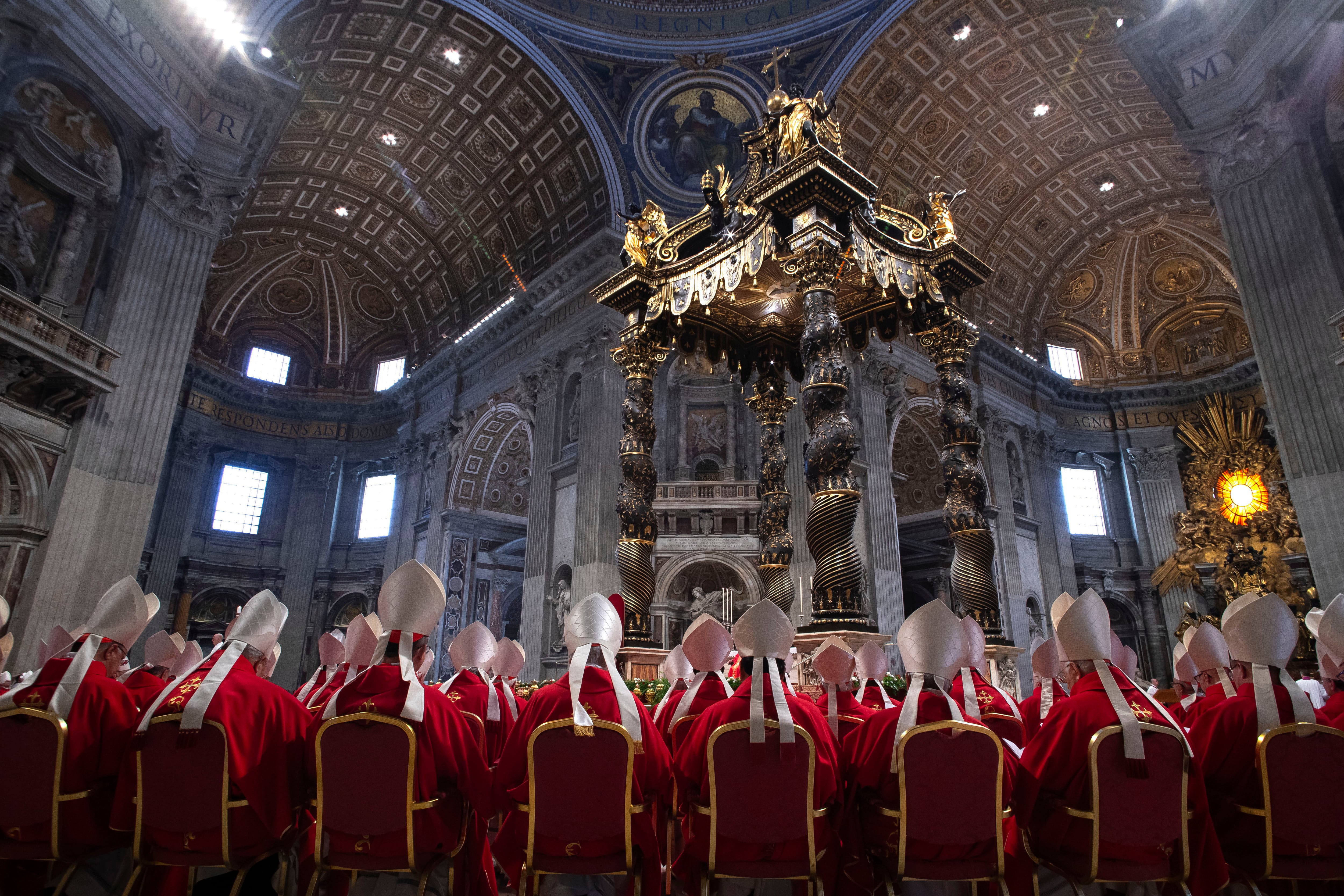 Cardenales en la Basílica de San Pedro en Roma. Foto: Maria Grazia Picciarella/SOPA Images/LightRocket via Getty Images