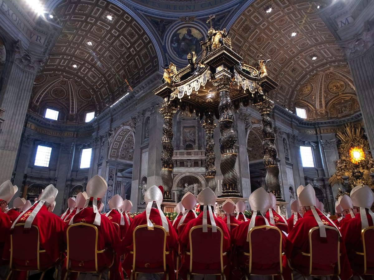 ¿Qué es un cardenal? La guía para entender el trabajo de quienes eligen al próximo papa