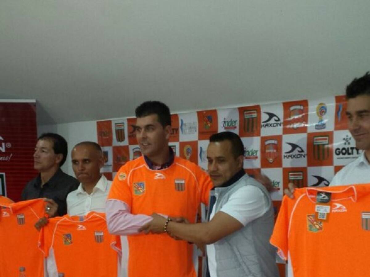 El español Ismael Rescalvo, fue presentado como nuevo DT del Envigado