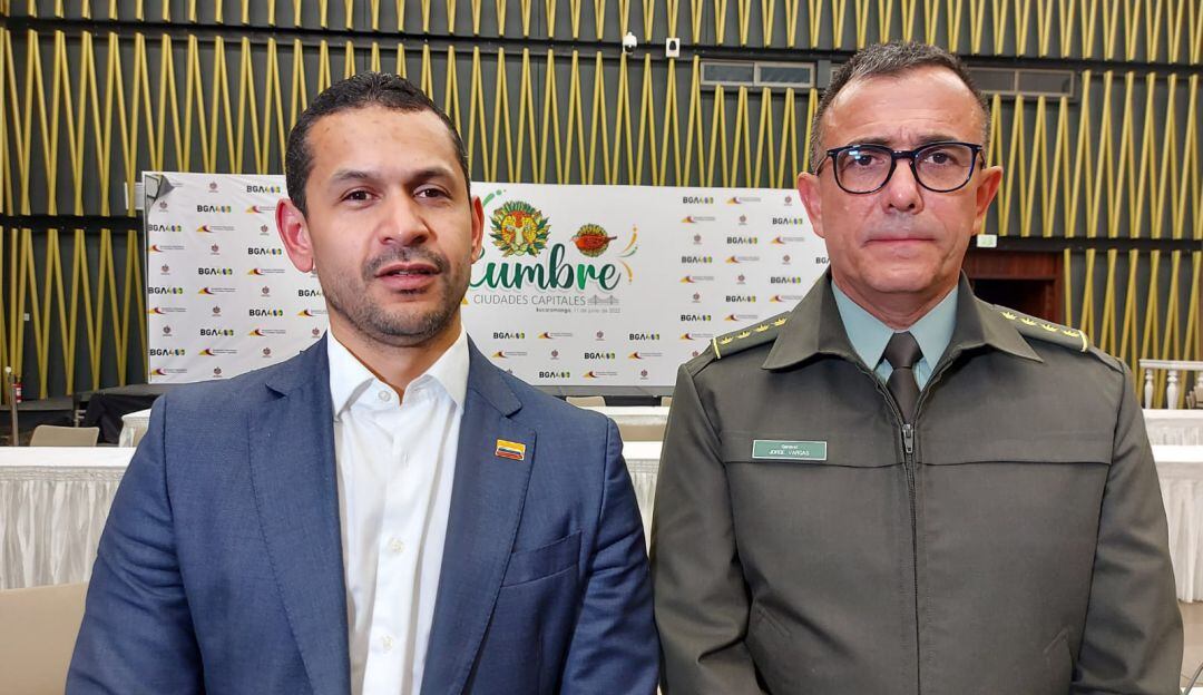 El ministro del Interior junto al general Jorge Luis Vargas, director de la Policía Nacional 
