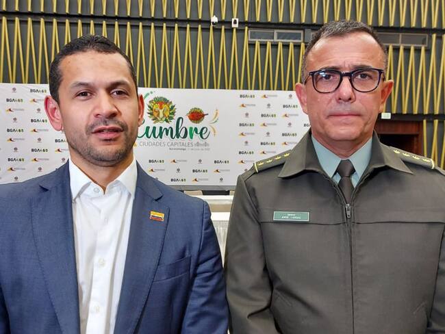 El ministro del Interior junto al general Jorge Luis Vargas, director de la Policía Nacional