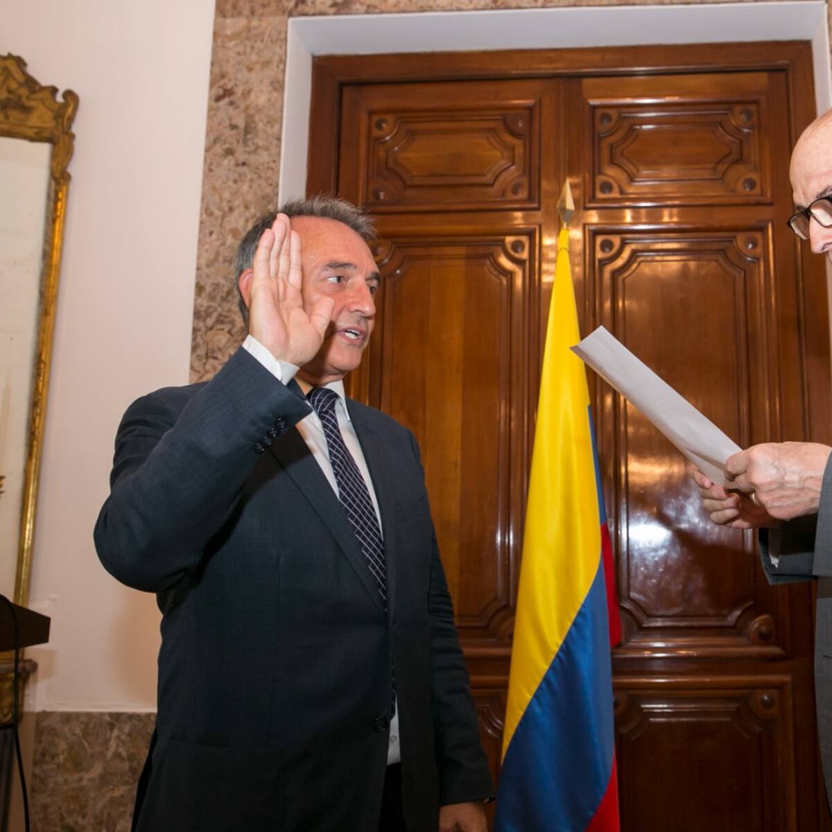Enrique Santiago, abogado de las Farc en proceso de Paz, recibió nacionalidad colombiana