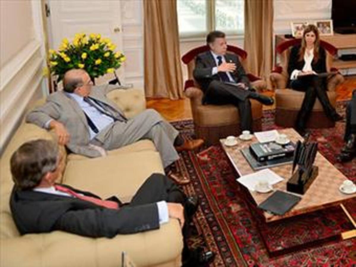 Santos se reunió con el equipo negociador de paz en la Casa de Nariño