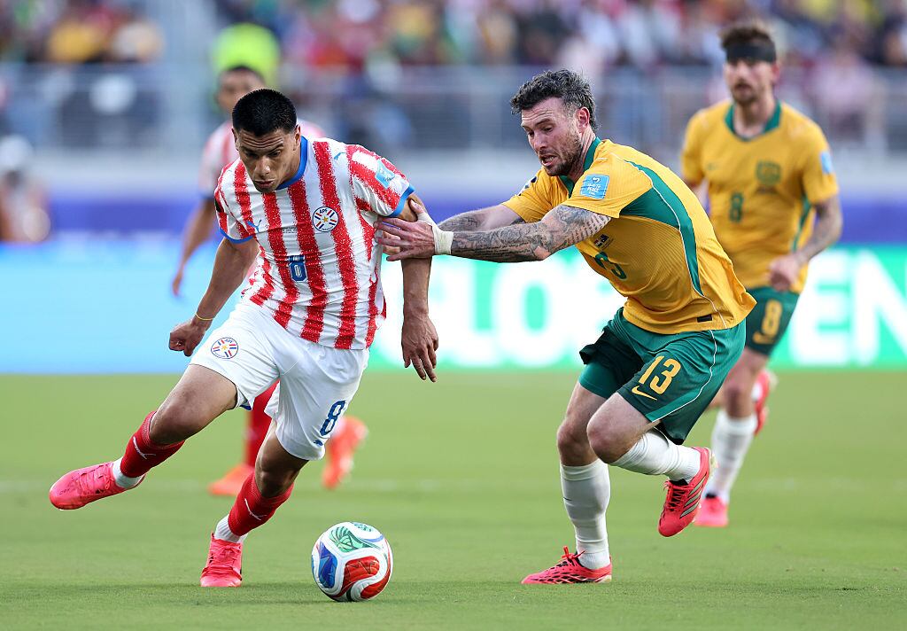 Duelo entre Australia y Paraguay en la tercera jornada del Grupo D. (Photo by Alex Livesey - FIFA/FIFA via Getty Images)