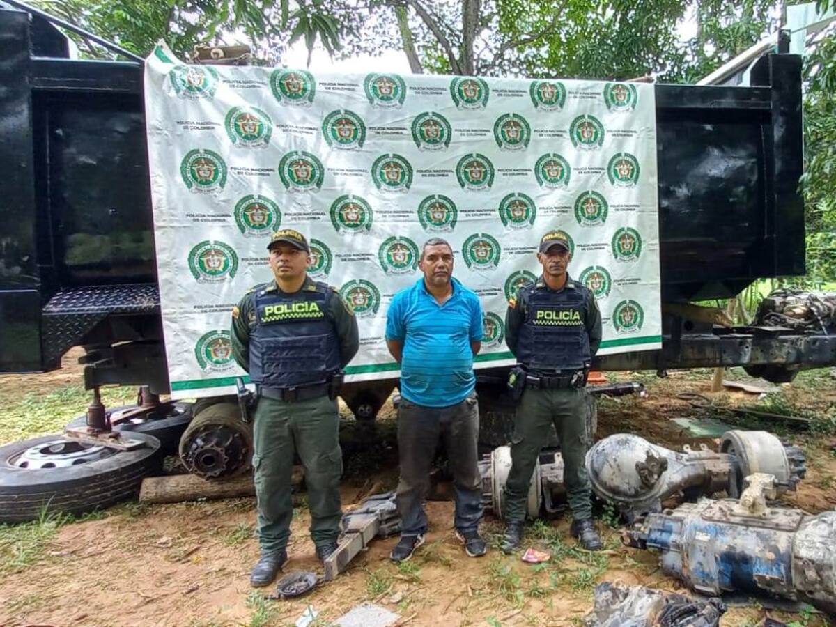 En Arjona capturaron mecánico cuando desvalijaba volqueta reportada como hurtada