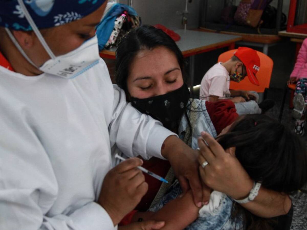 Dadis invita a completar vacunación de niños por inicio de clases