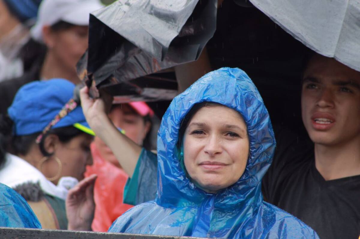 Las gotas no hacen que las personas pierdan la ida al parque Simón Bolívar