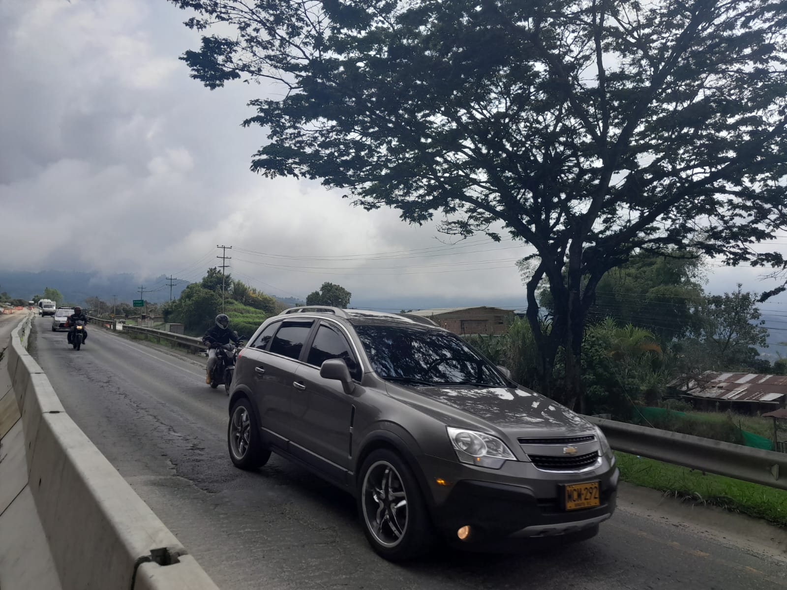 Deslizamientos afectan la movilidad en la vía Bogotá – Girardot.