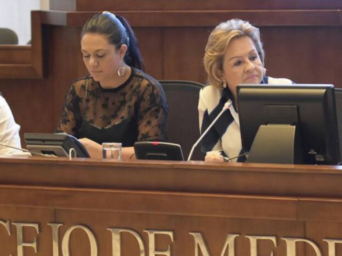 Homenajean a mujeres que han sido presidentas del Concejo de Medellín