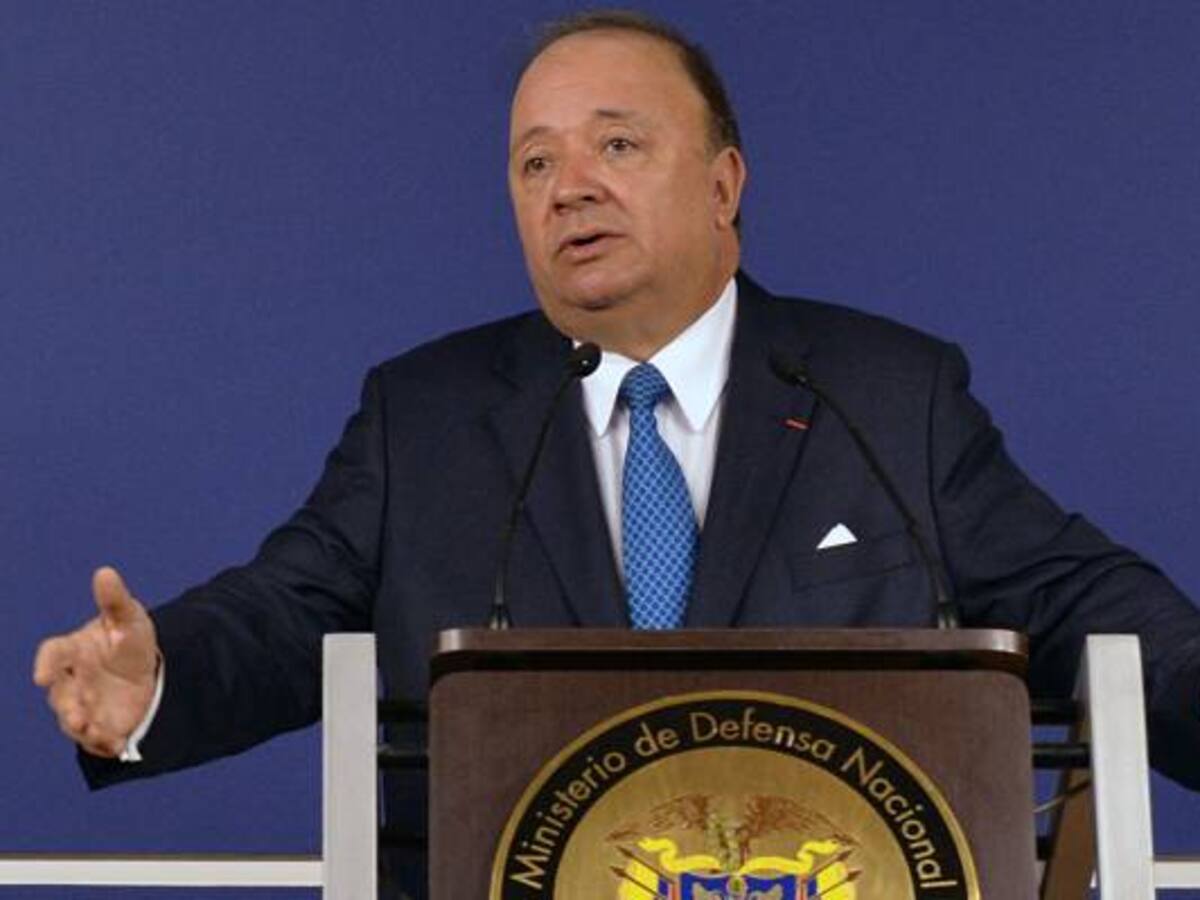 Congreso aplaza ascensos y cita al ministro de Defensa