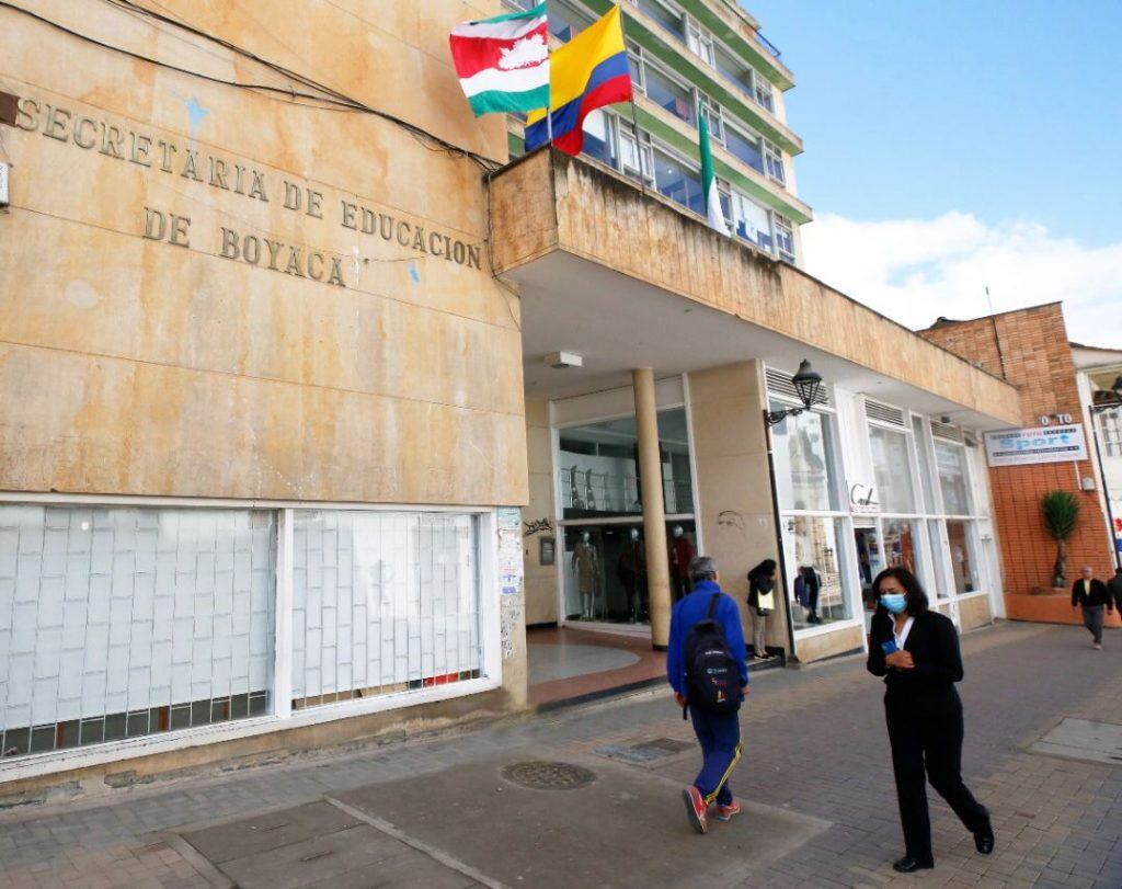 La secretaria aseguró que el personal está completo y pidió agotar las vías de diálogo antes de realizar protestas.