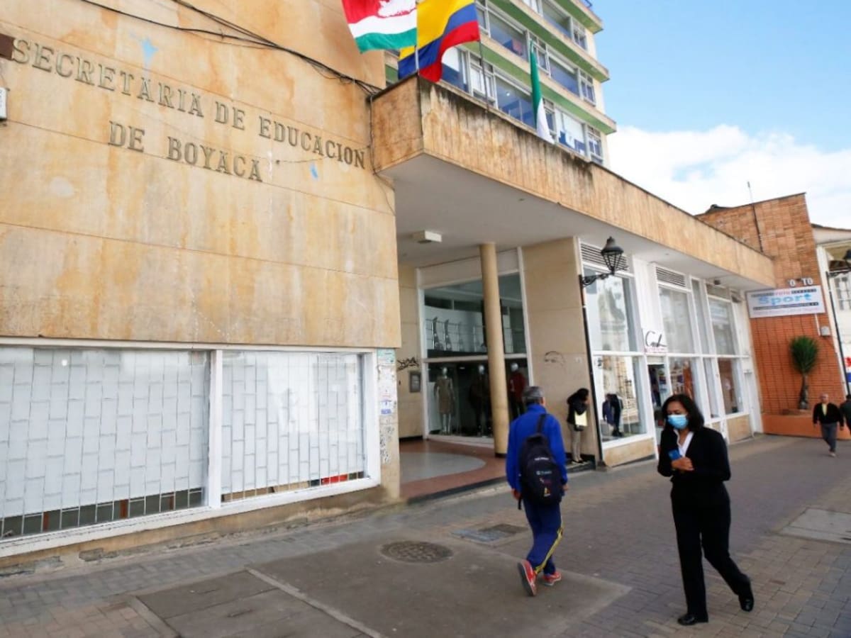 Secretaría de Educación responde a protesta en Paz de Río y asegura que no faltan funcionar