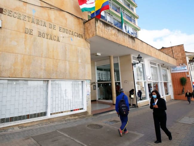 La secretaria aseguró que el personal está completo y pidió agotar las vías de diálogo antes de realizar protestas.