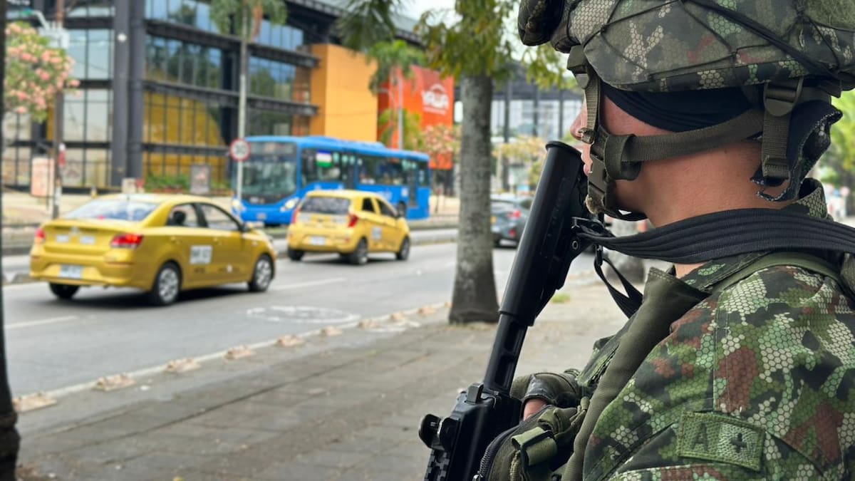 Refuerzan presencia militar y de policía en Cali y otros municipios tras ataques terroristas