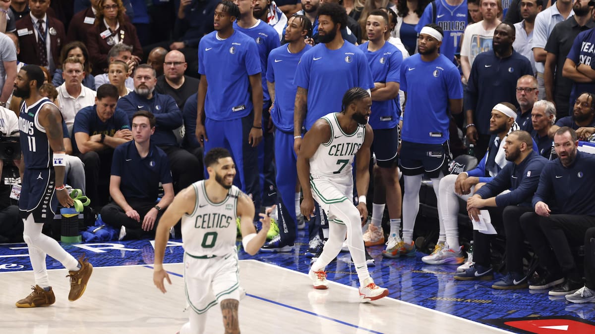Los Celtics dan un nuevo golpe en Dallas y acarician su anillo número 18 en la NBA