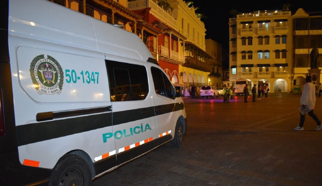 Las autoridades procedieron a incautar la mercancía de seis vendedores informales que comercializaban bebidas embriagantes