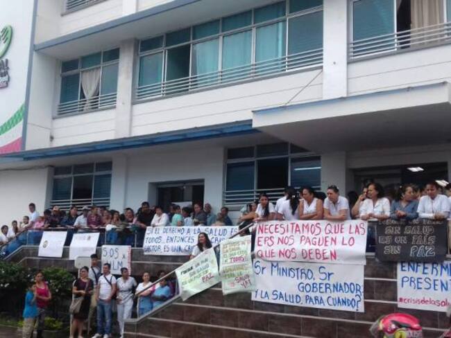 Hospital La Misericordia de Calarcá en crisis por deuda de EPS, trabajadores realizaron plantón