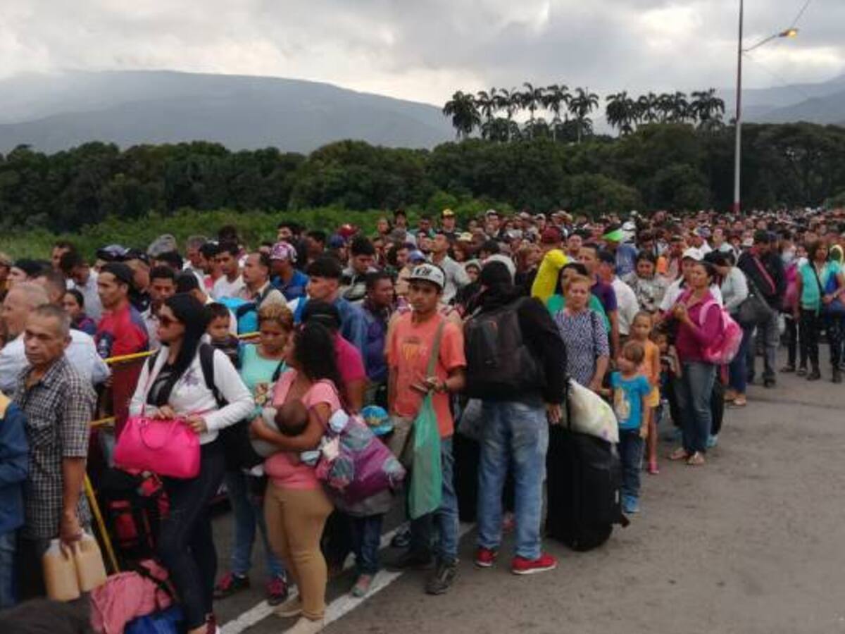 Anuncio de cierre de la frontera acelera el paso de venezolanos a Cúcuta