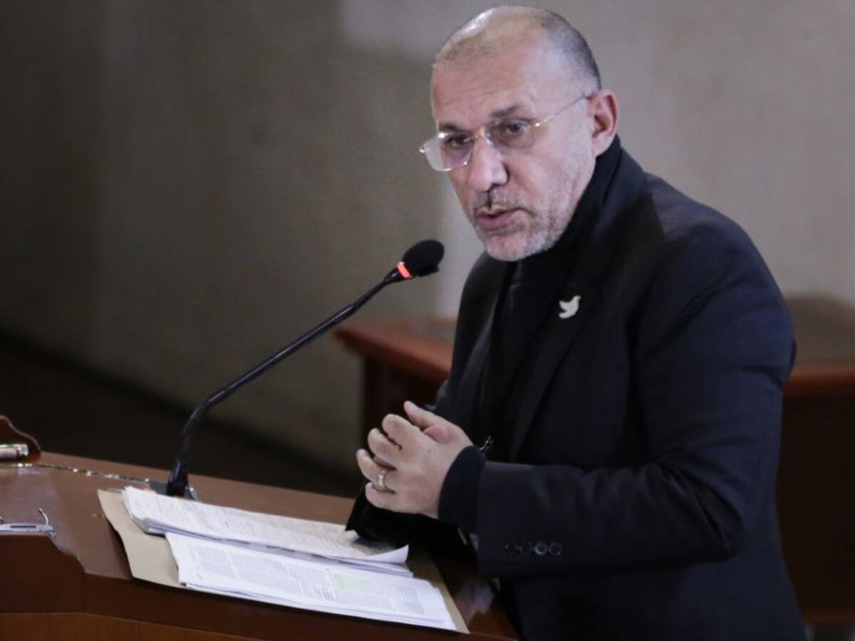 Pareciera que aún no han sido compradas las vacunas: Roy Barreras