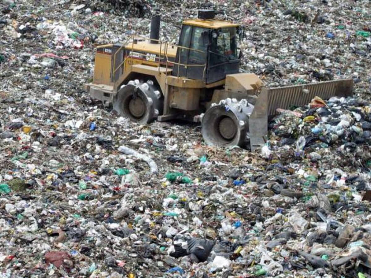 Crecen retrasos en recolección de basuras por problemas en Doña Juana