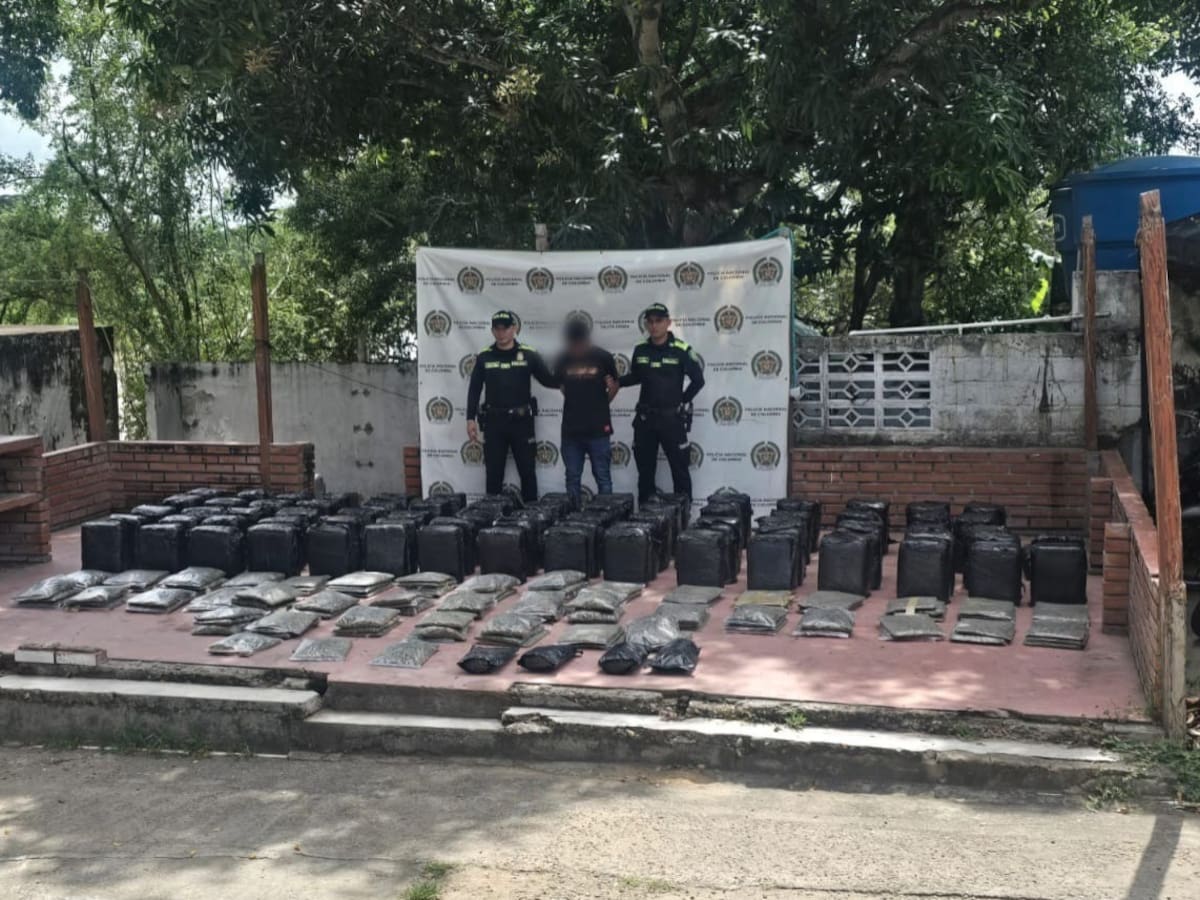Tras una persecución por vía del Tolima, capturaron a conductor con 440 kilos de marihuana