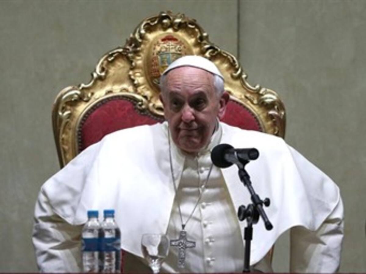 "Iglesia tiene que reconocer con valentía el por qué se alejan de ella": Papa Francisco