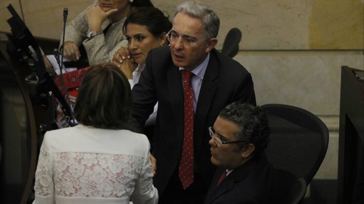 Uribe se sale de casillas en la plenaria del Senado