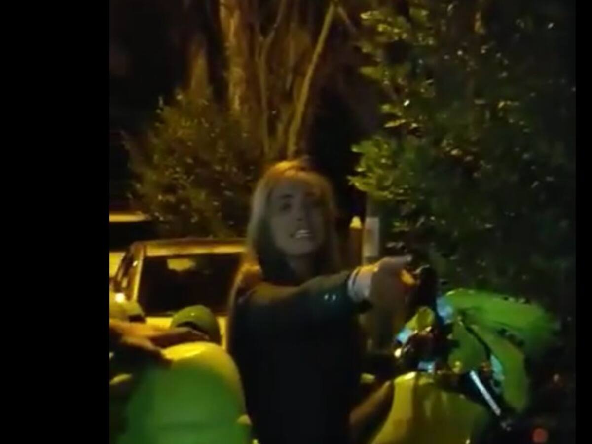Presuntamente borracha mayor de la Policía agrede a patrullera en Antioquia
