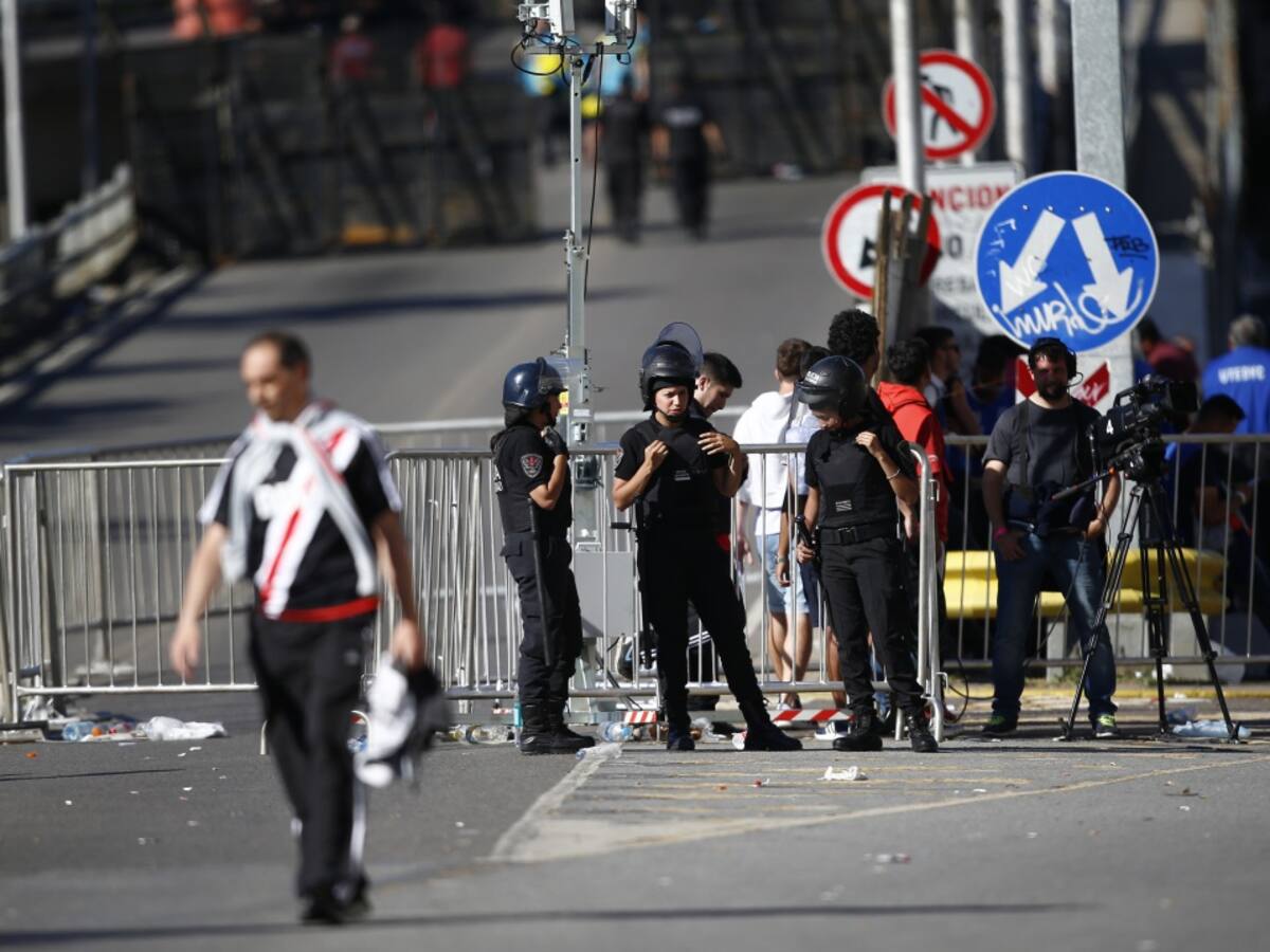 En vídeo: el ataque de los hinchas de River desde el interior del bus