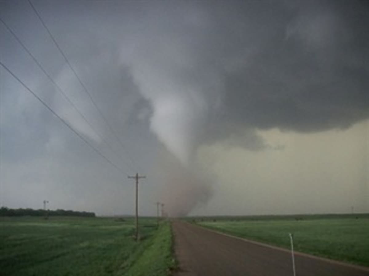 EEUU se recupera de tormentas que causaron más de 200 tornados en tres días