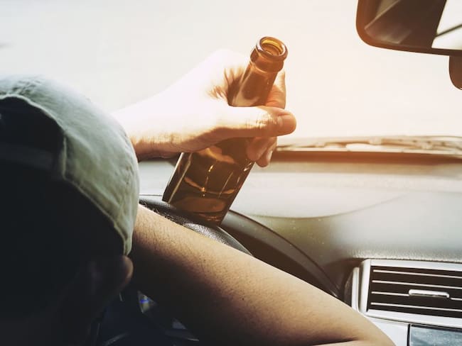 Imagen de referencia de alcohol y conducción