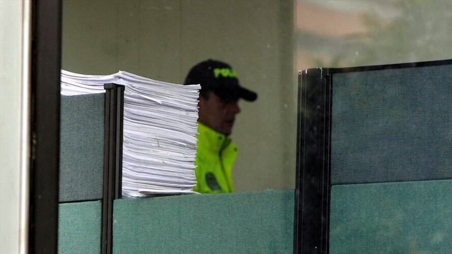 Los uniformados de la Policía Nacional habrían retenido a un ciudadano mexicano que acaba de llegar al Aeropuerto El Dorado de Bogotá. Foto: Colprensa