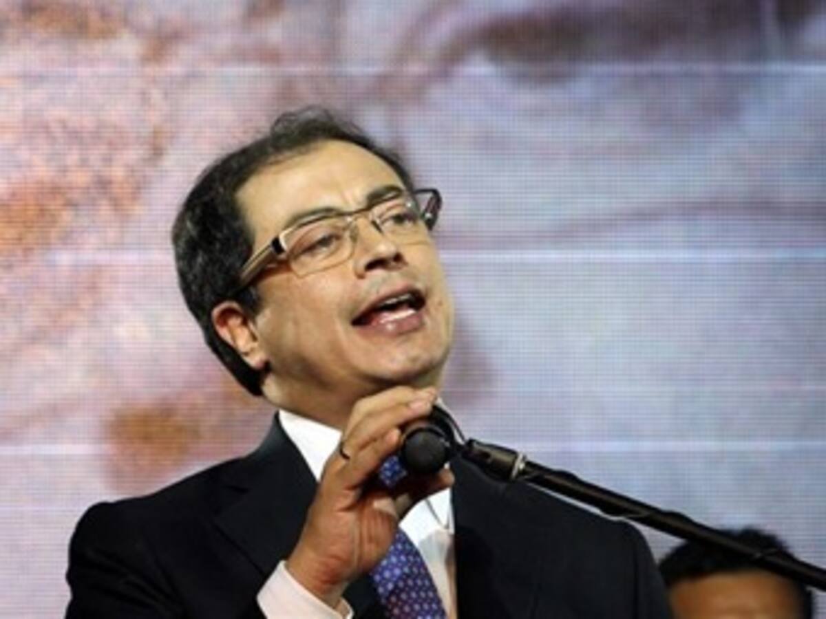 Alcalde Petro ordena investigar a 800 funcionarios del Distrito
