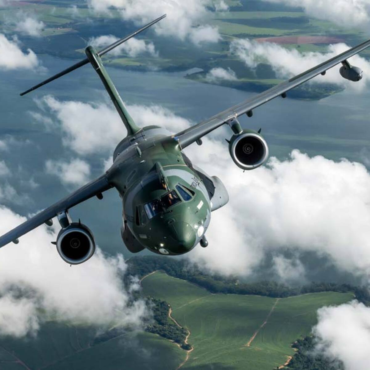 Carga y transporte táctico: los reparos al avión brasileño que analiza comprar el Gobierno Nacional