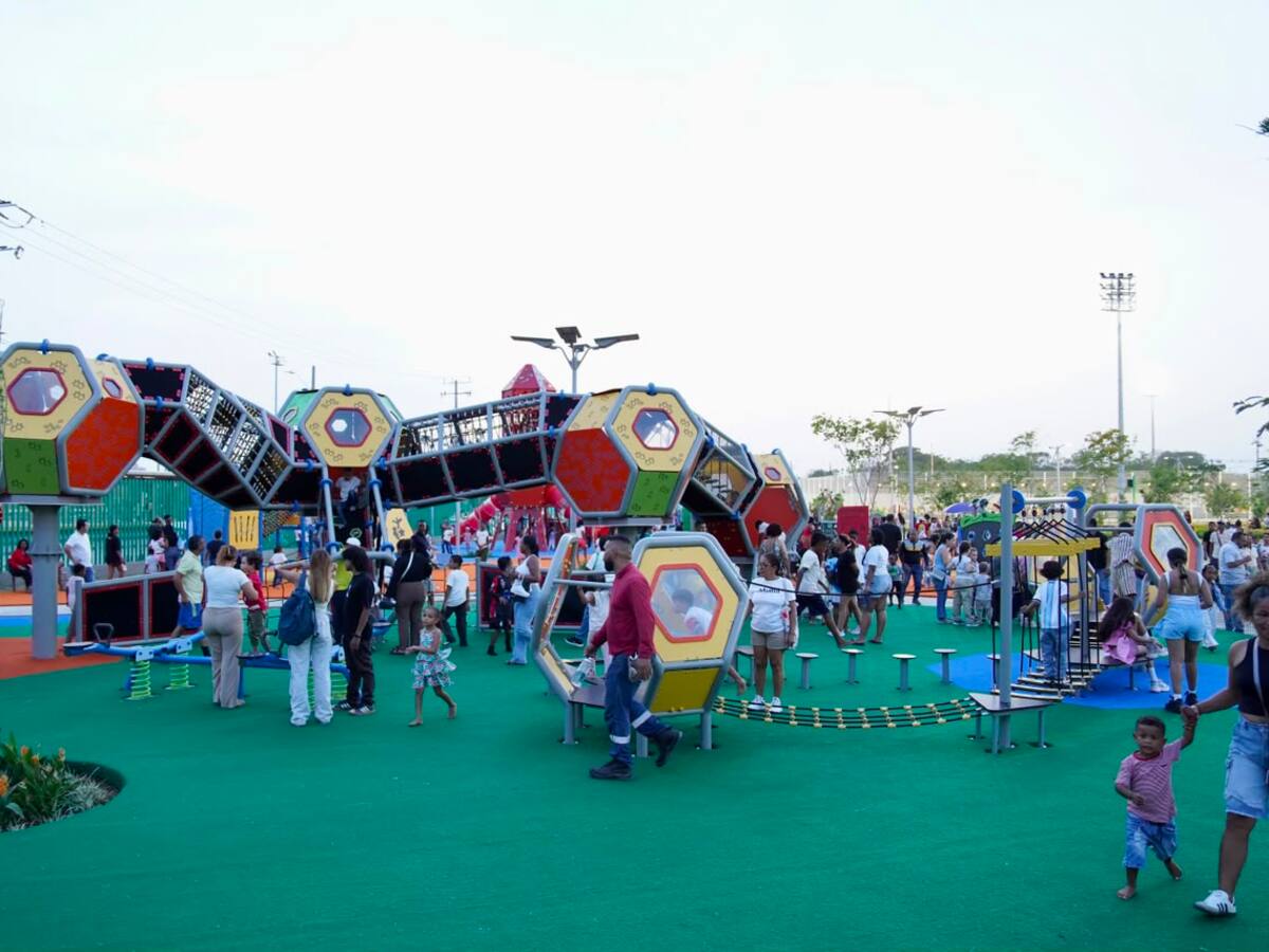 Familias disfrutan del circuito de parques del Corredor Histórico en Cartagena