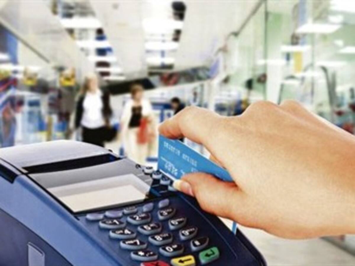 Piden investigar si los bancos hacen acuerdos para impedir baja en tasas de interés