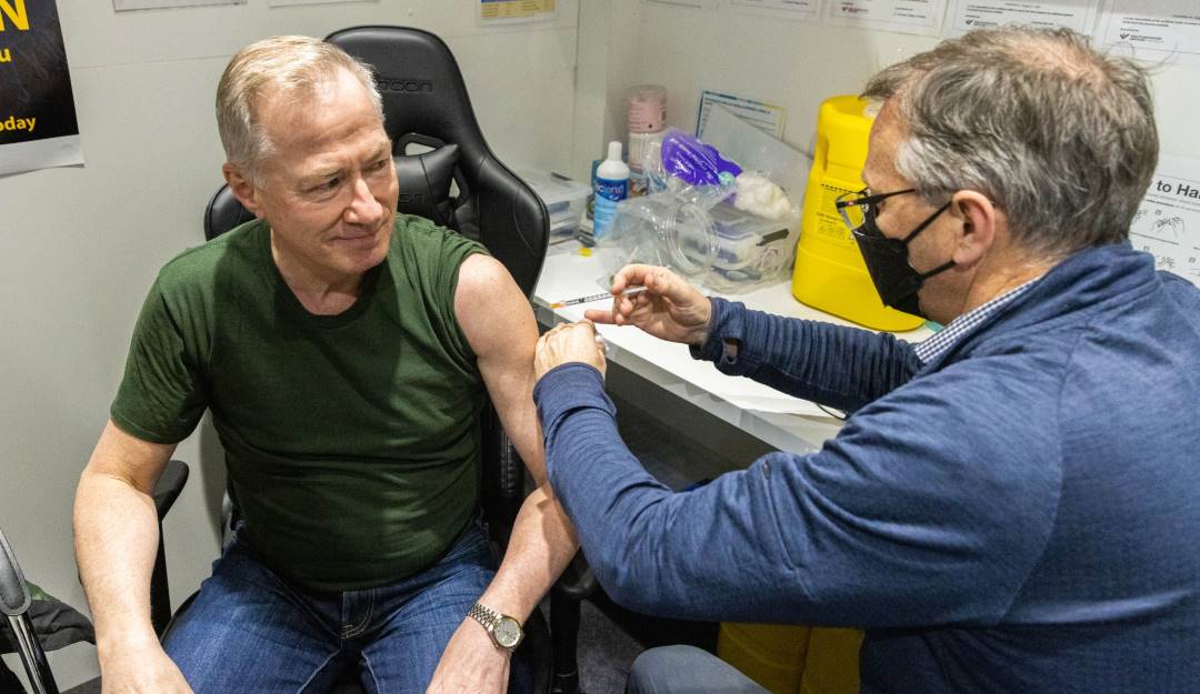 Piden un segundo refuerzo de la vacuna COVID-19 en Europa. Foto: Getty