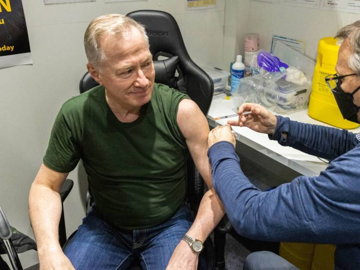 U. Europea recomienda otra vacuna de refuerzo para mayores de 60 años