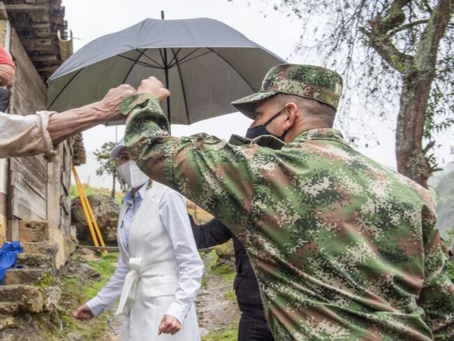 En Aquitania, Ejército entrega ayuda humanitaria a familias campesinas