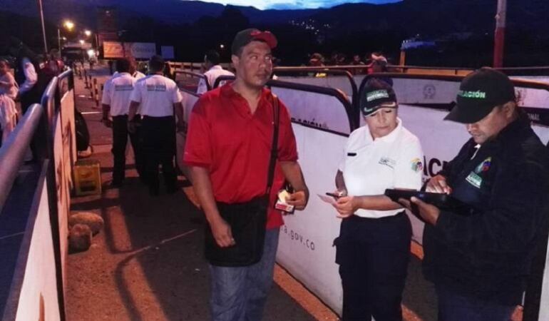 Venezolanos siguen llegando sin documentos al país