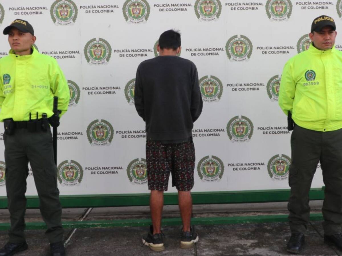 Capturan hombre que golpeó y abusó de su pareja