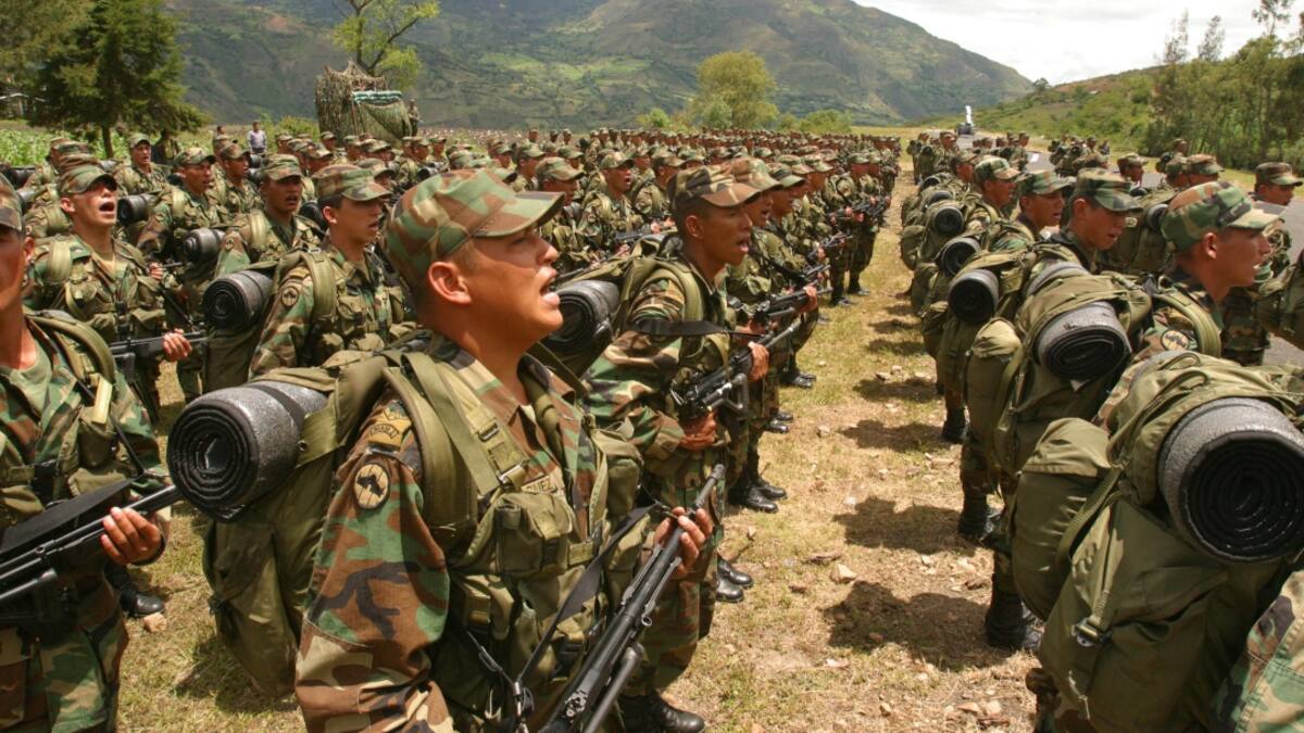 “Soldados”, una retrospectiva fotográfica de la guerra narrada por Mauricio Vélez