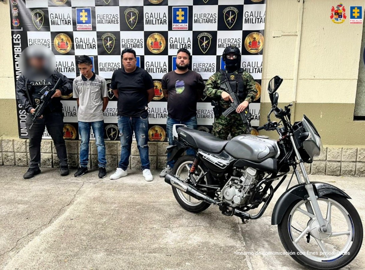 Enviados a la cárcel por presuntamente extorsionar a un ingeniero en Medellín. Cortesía: Fiscalía