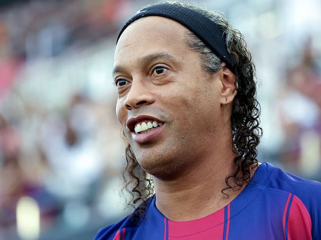 MIAMI, FLORIDA - MAY 9: Ronaldinho #10 of Barcelona Legends looks on during the game against Real Madrid Legends at Inter Miami Stadium on May 9, 2026 in Fort Lauderdale, Florida. (Photo by Leonardo Fernandez/Getty Images)