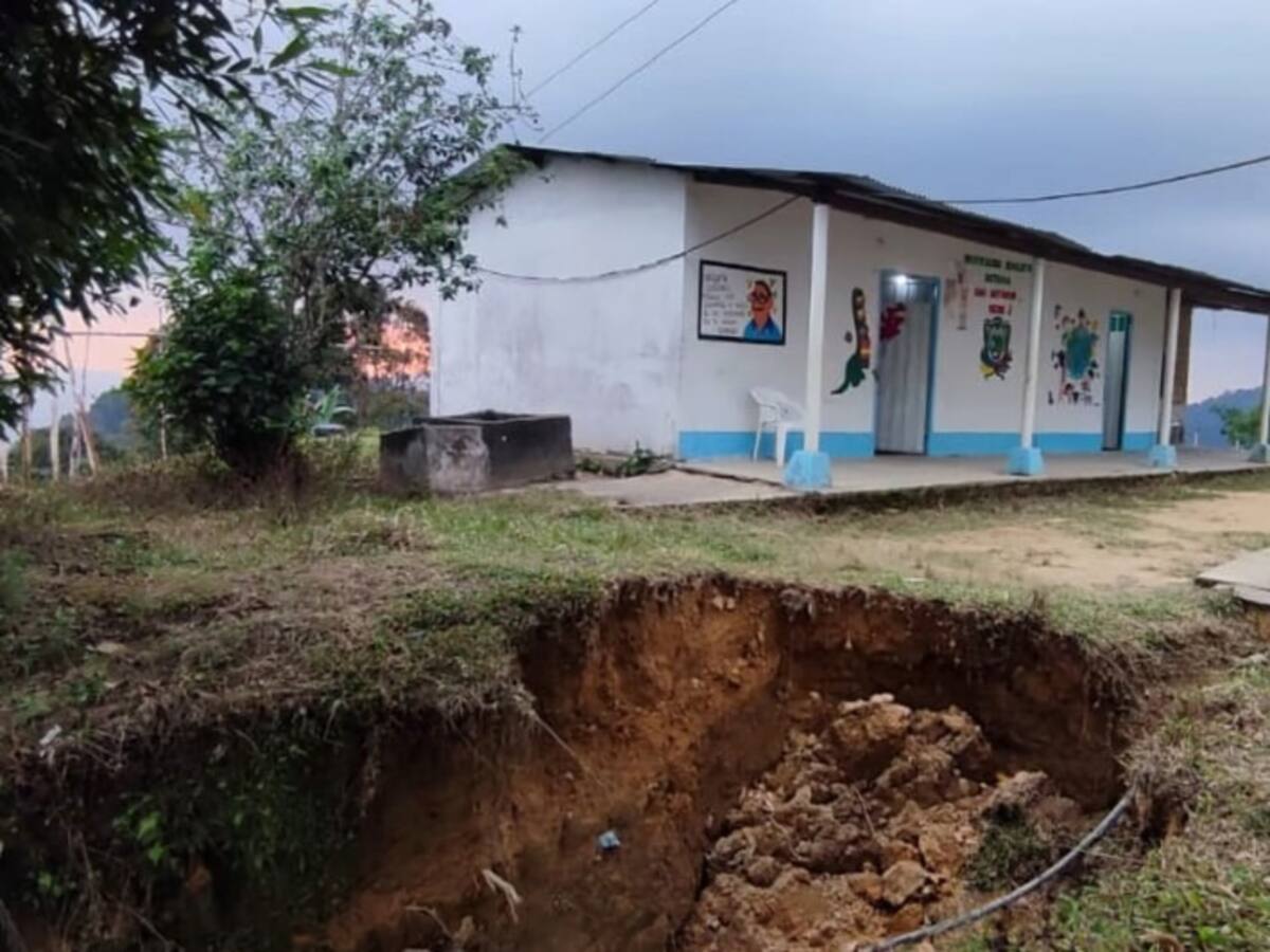Corte ordena disculpas públicas por mal estado de colegio en El Playón