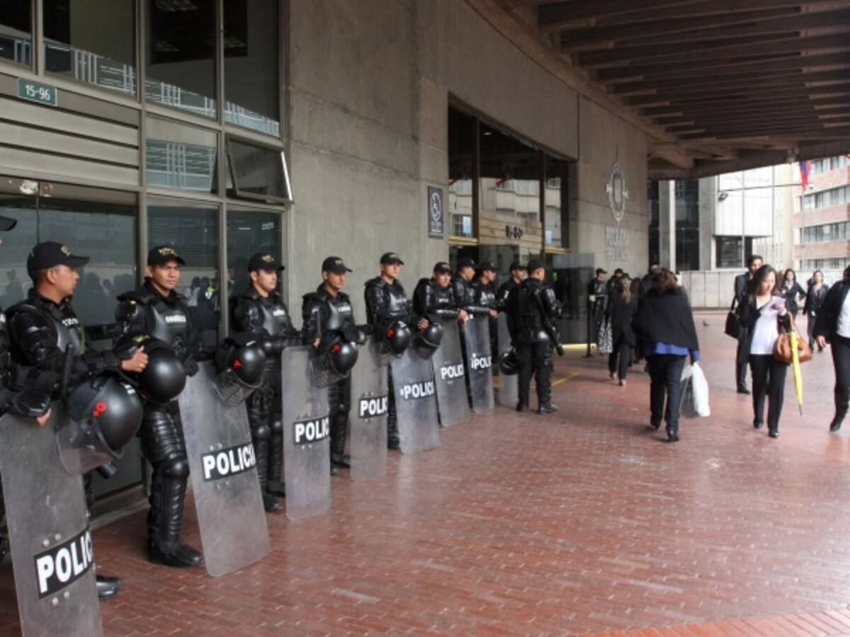 Convocan plantón en la Procuraduría en solidaridad con Iván Cepeda